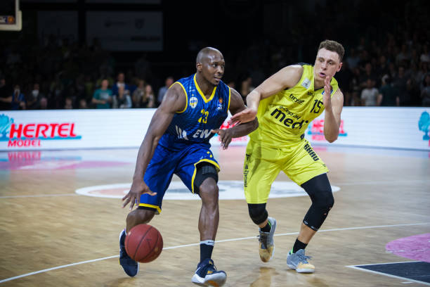 而替补席的 而替补席的